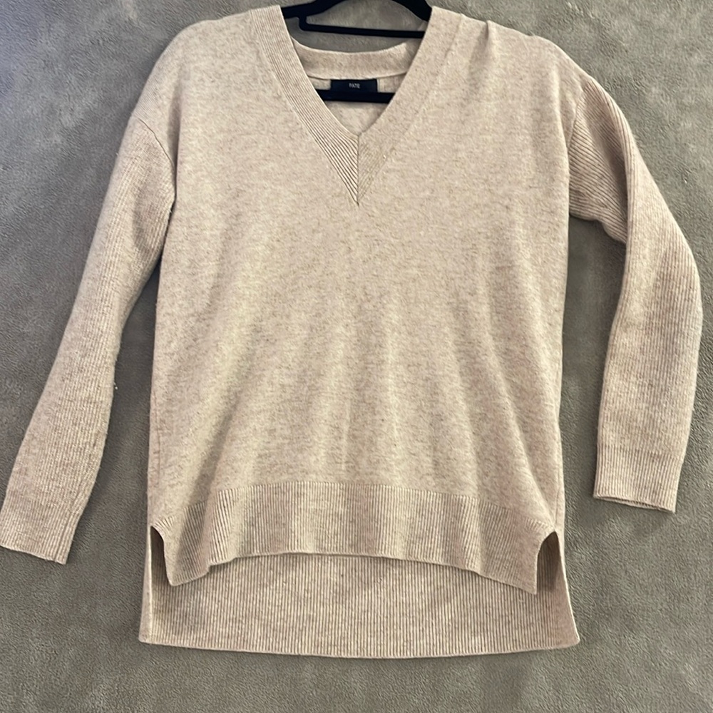 FATE v-neck‎ sweater women’s Sz S wool blend Tan various textures of knit.